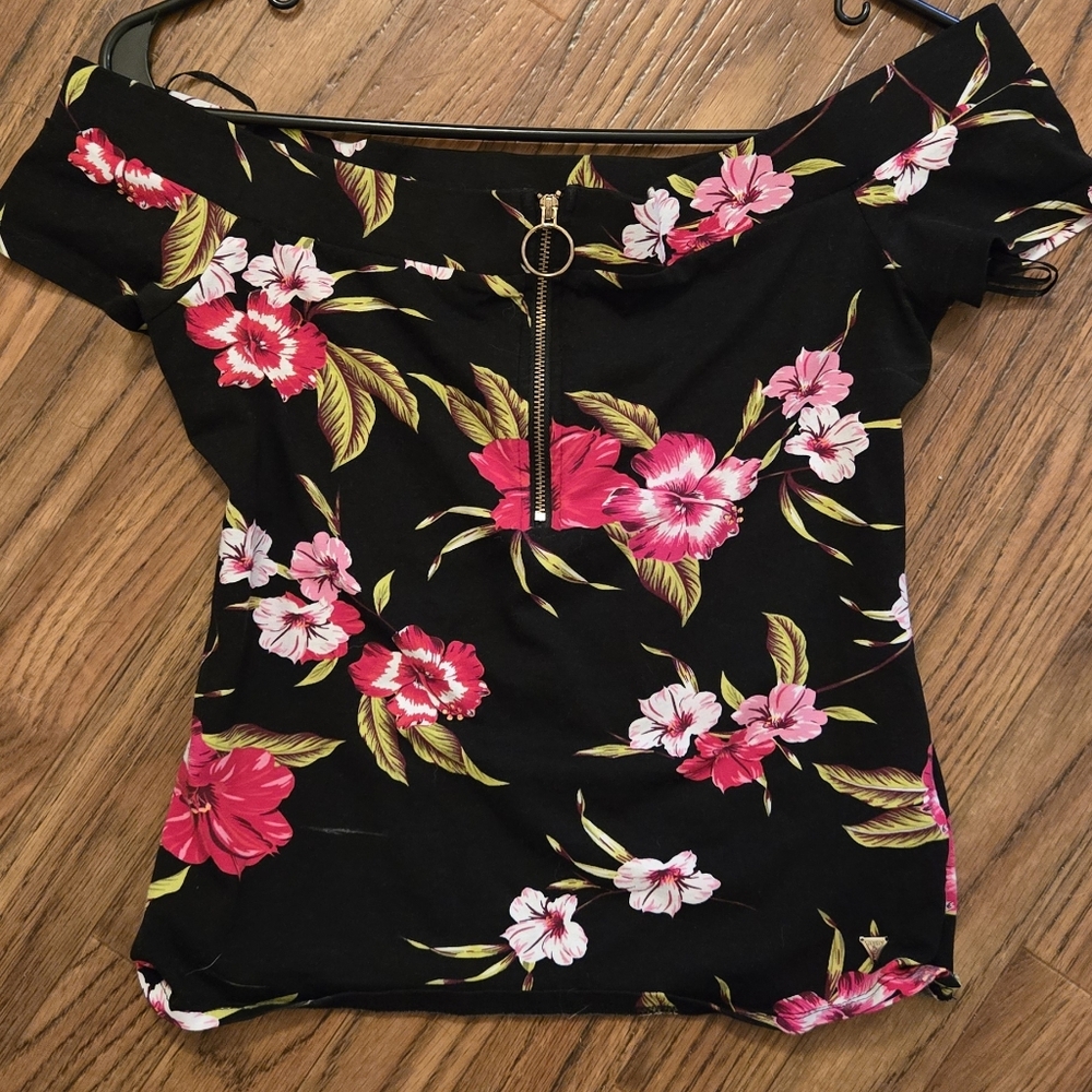 Guess Off Shoulder Floral top